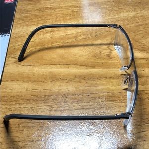 Meet your Posher, Wing